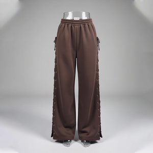 Pantalon de jogging ample blanc pour femme avec lacets noirs sur le côté – Fabricant de pantalons baggy taille haute personnalisables avec logo - Product Image 4