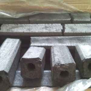 Carbón de Aserrín Cuadrado AVC Tipo A para Asados Familiares, Sin Humo, Bajo en Cenizas, 12 kg, Embalaje en Cartón Estándar para Exportación Mundial - Product Image 1