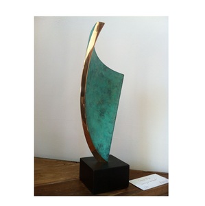 Sculpture Moderne Abstraite en Forme de Voile de Lune, Élégante Statue en Bronze Vertigre pour Décoration de Maison de Luxe et Vitrine de Salon - Product Image 3
