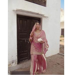 Présentation du nouveau ensemble haut, pantalon palazzo et dupatta de qualité supérieure, entièrement brodé et prêt-à-porter, disponible en gros. - Product Image 1