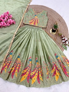 Ensemble Lehenga traditionnel indien pakistanais pour filles avec motif paon et broderies, pour occasions spéciales, de 2 à 15 ans - Product Image 3