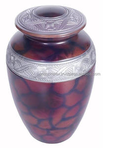 Édition limitée Red Cloud est une finition en émail peinte à la main, et la bande argentée a souvent une feuille sculptée à la main - Product Image 1