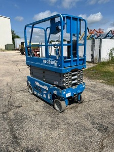 2019 GS-1930 Scissor Lift Reliable Construction Equipment Ready for Export - Product Image 1