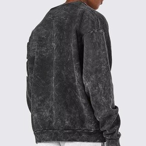 Sweat-shirt en molleton de coton noir délavé surdimensionné pour homme, col rond, coupe classique, style décontracté d'hiver, écologique - Product Image 3