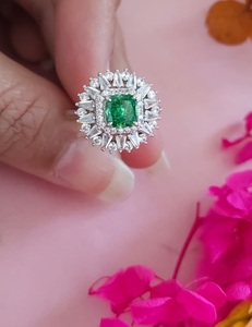 Bague élégante et tendance pour femme en alliage de platine plaqué argent, design de créateur, en laiton, avec zircon étincelant, idéale pour les mariages, les anniversaires et les cadeaux de fête - Product Image 3