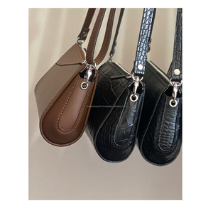 Monedero exclusivo hecho a mano de cuero genuino con correa para el hombro Estilo inglés Proveedor indio superior Fabricante Saman Exports - Product Image 3