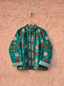 Chaqueta Bomber de Invierno Abierta, Hecha a Mano, de Lona de Pato con Diseño Floral Suzani, 100% Algodón, Ecológica, Reversible, Informal, para Otoño - Product Image 1