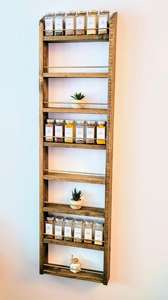 Étagère murale haute en bois massif avec étagères en barres de laiton, grande capacité, organisateur de cuisine pour le rangement et la présentation des épices et assaisonnements - Product Image 2