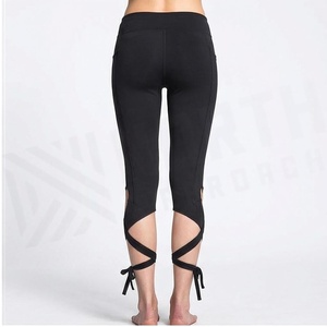 Pantalon de yoga taille haute mi-mollet avec découpes à bretelles croisées, noir uni, sans couture, extensible dans quatre directions, vêtements de sport pour femme - Product Image 2