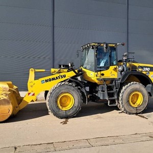 Oferta Especial: Cargadora de Ruedas Komatsu WA380 de 5 Toneladas, Tracción en las Cuatro Ruedas, Motor Potente Komatsu de 142kw, Usada - Product Image 3
