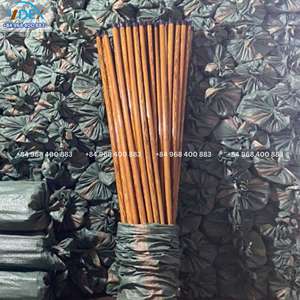 Manche de balai en bois avec revêtement PVC imitation bois et connecteur fileté ; 120 cm de longueur ; emballé en lots de 48 à 50 pièces - Product Image 2