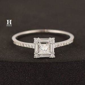 Anillo de compromiso de lujo con halo de diamantes cultivados en laboratorio, corte princesa, oro blanco de 14K, micro pavé, halo cuadrado, joyería de boda - Product Image 4