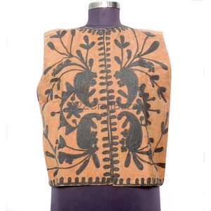 Veste traditionnelle indienne Suzani tissée à la main pour femmes, motif floral, style cotrise, veste bohème, 100% coton respirant, printemps automne - Product Image 1