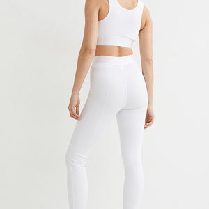 Soutien-gorge de sport léger pour femme avec logo frontal personnalisé – Soutien-gorge de yoga et de fitness à maintien élevé avec couleurs et tailles personnalisables en gros - Product Image 3