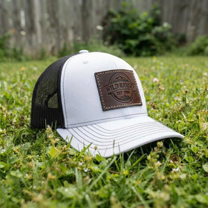Gorras Trucker de 6 Paneles con Malla, 2 Colores, Estructura Curva y Parche de Cuero con Logotipo, Unisex, para Pesca y Uso Diario - Product Image 1