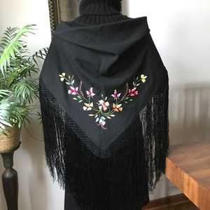 Fournisseur au meilleur prix, écharpe carrée personnalisée en soie brodée, couleur personnalisée, motif floral, franges pour mariage - R10 HANDICRFT - Product Image 4