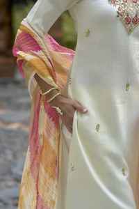 Traje Salwar de Seda India de Diseñador, Moderno y de Alta Gama, con Bordado Exclusivo, para Mujer, Ideal para Fiestas y Eventos Étnicos - Product Image 3