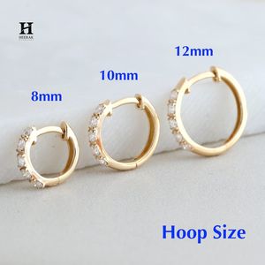 Clásicos Pendientes de Aro Huggie de Eternit con Diamantes Redondos de 14K y Engaste Compartido, Pequeños Aros para Mujer, Joyería Fina - Product Image 6