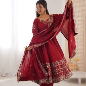 Nouvelle collection Ramdev Trading : Salwar Kameez indien pakistanais moderne et tendance pour femmes, idéal pour les fêtes, Diwali, les mariages, séchage rapide, en soie romaine. - Product Image 1