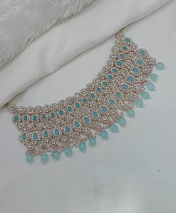 ชุดเครื่องประดับเจ้าสาวสไตล์ชาติพันธุ์ชุบทองคำสีกุหลาบประณีต ประดับเพชรซิร์คอน สร้อยคอแบบโชคเกอร์ ต่างหู และมงกุฎติกก้า สำหรับงานครบรอบแต่งงาน - Product Image 3