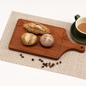 เขียงไม้กระถินณรงค์พรีเมียมพร้อมหูจับ ถาดไม้เนื้อแข็งธรรมชาติสำหรับขนมปังและชีส ภาชนะครัวรักษ์โลกสำหรับร้านอาหาร - Product Image 2