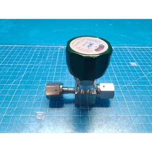 Válvula de fuelle manual TKSCT 316L 10K 1/4 S371410079047 usada tal como está, piezas de equipos semiconductores Legacy - Product Image 1
