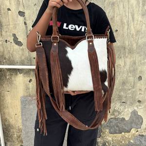 Sac fourre-tout en cuir de vachette western, orné de sculptures à la main, avec franges, élégant, multi-usages pour femmes. - Product Image 5