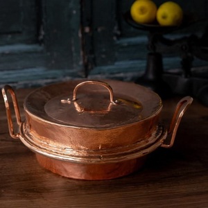 Casserole tendance en cuivre français, originale pour la cuisson à la française, conçue pour être placée dans les braises chaudes d'une cheminée. - Product Image 1