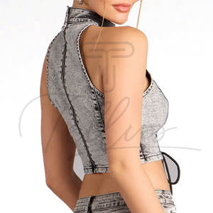 Top Corto de Mezclilla para Mujer, Lavado Claro, Corte Ajustado, Cierre de Botones, Verano, Venta al Por Mayor, Logotipo Personalizado - Product Image 2