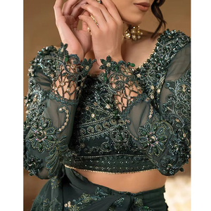 Sari indien Banaras très tendance en polyester doux avec bordure en dentelle brodée, idéal pour les fêtes et mariages, longueur ras du sol, fabriqué au Pakistan - Product Image 5