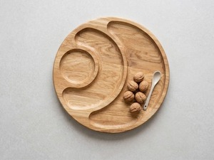 Plateau rond en bois unique, idéal pour la présentation de salades, de fruits secs et pour la présentation de plats de style café. - Product Image 5