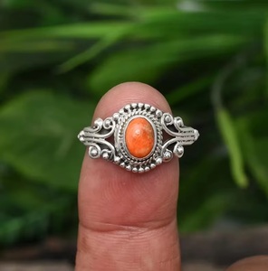 Bague en pierre précieuse de corail éponge Bijoux en argent sterling 925 faits à la main Bague en argent massif Cadeau unique pour elle Bague élégante en corail rouge - Product Image 1