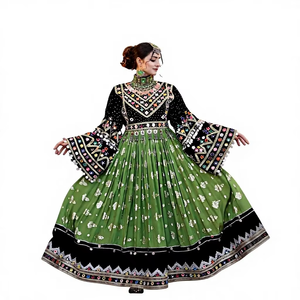 Vestido Afgano de Terciopelo Negro con Falda de Seda Verde, Mangas Campana y Adornos de Espejos, Vestido Casual para Mujer, Vestido Largo Tradicional Kuchi - Product Image 6