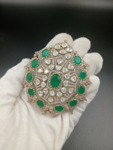 Collar con Colgante de Flor Chapado en Oro, Piedras Dobles Verdes Corte Esmeralda con Engaste Pavé, Clásico para Mujer, Lujo para Aniversario y Boda - Product Image 4