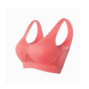 เสื้อชั้นในกีฬาแบบ Racerback สำหรับผู้หญิง สีสันปรับแต่งได้ แผ่นตาข่ายระบายอากาศ รองรับทรงได้ดี เหมาะสำหรับโยคะและออกกำลังกาย ดีไซน์ไร้ตะเข็บ ถอดออกได้ - Product Image 4
