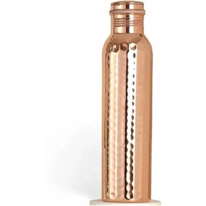 Botella de Agua Metálica Moderna con Rayas, con Tapa, Portátil, para Viajes, Diseño en Negro, Blanco y Dorado - Product Image 6