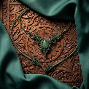 Collar de Macramé Hecho a Mano con Colgante Ovalado de Aventurina Verde, Cordón Verde Oscuro, Joyería Boho Curativa, Venta al Por Mayor - Product Image 4