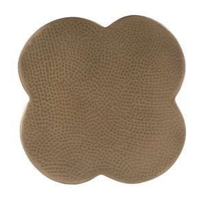 Mesa Auxiliar con Forma de Trébol Esculpido, Superficie Texturizada, Forma Cilíndrica Audaz y Diseño Contemporáneo para Bares - Product Image 2