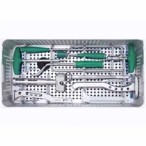 ชุดเครื่องมือผ่าตัดข้อเข่าสำหรับการผ่าตัดกระดูก พร้อมคู่มือการผ่าตัดและอุปกรณ์นำทางการเจาะสำหรับการสร้างใหม่เอ็นไขว้หน้า/หลัง (ACL/PCL) ของ Sports Medicine โดย Grip Surgical - Product Image 4