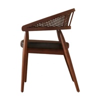 Chaise en rotin Chaise de restaurant en bois Cane Coffee Shop meubles au design simple pour se détendre dans des espaces ouverts