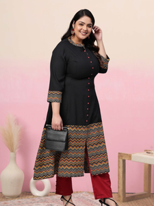 Kurta negra de rayón y algodón para mujer, con estampado en zigzag, cuello alto, mangas tres cuartos, diseño étnico global. - Product Image 5