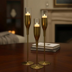 Ensemble de 3 bougeoirs en métal doré de luxe, supports décoratifs modernes pour bougies, pour salon, salle à manger, mariage, à prix avantageux - Product Image 3