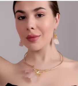Gargantilla de Flor Grande, Sencilla y Corta, Ajustable, Ecológica, de Latón Dorado con Micro Pavé de Cristal, para Bodas y Fiestas de Compromiso, Venta al por Mayor para Mujer - Product Image 2