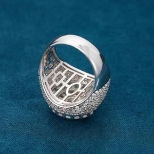 Bague d'éternité empilable en argent plaqué or 18 carats, sertie de cristaux et de strass, style baguette, pour mariage - Product Image 2