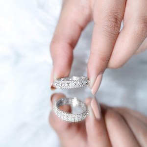 Bague de mariage minimaliste pour femme en or blanc 14 carats avec diamant de laboratoire taille marquise 1,00 carat, clarté VS1, couleur F, certifié IGI - Product Image 3
