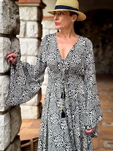 Robe maxi pour femme style bohème, motif floral noir et blanc, col en V, manches longues, robe d'été décontractée - Product Image 5