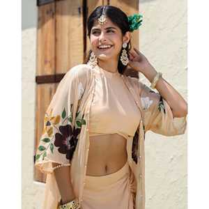 Ensemble jupe en satin bohème Janya en beige taille XS avec manches trois-quarts - Product Image 2