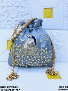 Sac Potli brodé main motif paon avec poignée en perles – Pochette ethnique de créateur à cordon pour mariages et occasions festives - Product Image 5