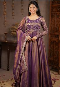 Salwar Kameez de Seda Morada con Bordado, Estilo Tradicional de India y Pakistán, Largo hasta el Suelo, para Bodas - Product Image 1