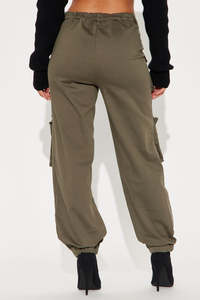 กางเกงคาร์โก้สีกากีทรงสลิมฟิตสำหรับผู้หญิง แบรนด์ส่วนตัว พร้อมกระเป๋าอเนกประสงค์ แฟชั่นกางเกงขายาว ผู้ผลิตกางเกงผู้ชาย - Product Image 3